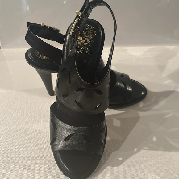 Vince CAMUTO Black Slingback 4” Stilleto with adjustable side buckle. Size 8.5 - Picture 2 of 7